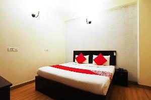 OYO 11521 Tsl Livin Hub, Noida