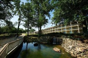 Fourwinds Lakeside Inn & Marina, BW Signature Collection, Bloomington