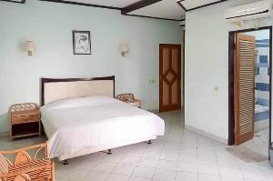 RedDoorz Plus near Tugu Mercusuar Anyer, Anyer