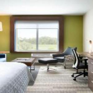 Barber Motorsports Park Hotels - Holiday Inn Express and Suites Moody Leeds