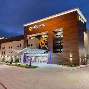 Westcott Field Hotels - La Quinta Inn & Suites by Wyndham Dallas/Fairpark