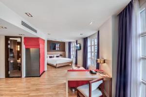 room photo