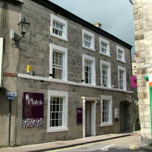 Hotels near Kanteena Lancaster - Plato's