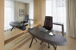 room photo