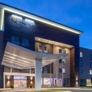 La Quinta Inn & Suites by Wyndham Greensboro Airport