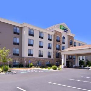 Holiday Inn Express & Suites Selma