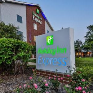 Hotels near Gurnee Mills - Holiday Inn Express Chicago Northwest-Vernon Hills