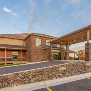 Hotels near Central Lakes Community Performing Arts Center - Timberlake Hotel