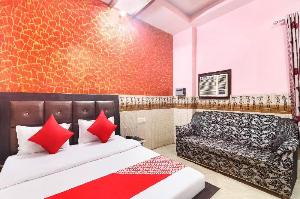 Vaccinated Staff- OYO 75005 Hotel Park View, Kanpur
