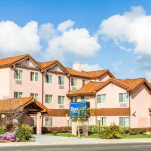 Hotels near CSUEB Pioneer Stadium Hayward - Rodeway Inn & Suites Hayward