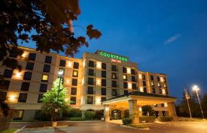 Courtyard by Marriott Louisville Airport hotel near Kentucky Exposition Center