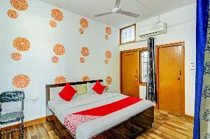 Vaccinated Staff- OYO 73753 Hotel Park View, Meerut