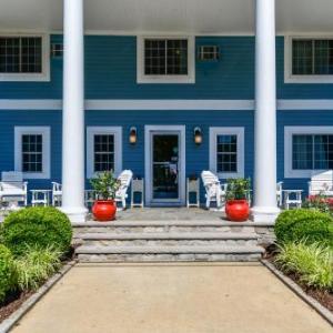 Commander Beach House Hotel