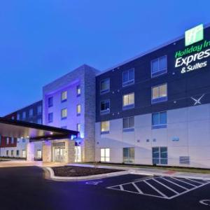 Hotels near North Lake Park Garnett - Holiday Inn Express & Suites - Ottawa an IHG Hotel