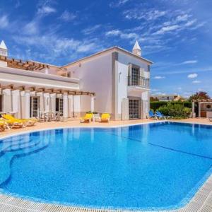 Sesmarias Villa Sleeps 14 with Pool and WiFi