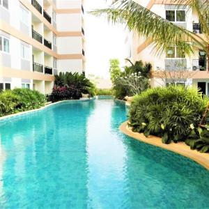 Park Lane Pattaya with large lagoon swimming pool