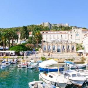 Studio Apartment in Hvar Town with Sea View Balcony Air Conditioning Wi-Fi (3666-1)