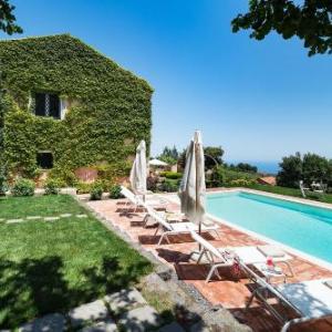 San Giovannello Villa Sleeps 6 with Pool