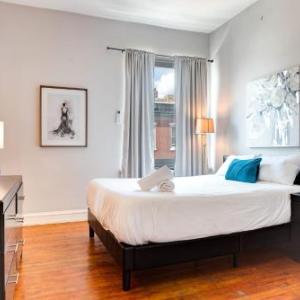 Cozy and Chic - 2 Bedroom Rittenhouse Retreat in Historic Building