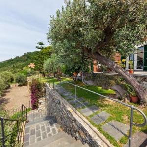 Lovely Villa in Genova with Garden