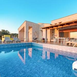 Varvara Villa Sleeps 4 with Pool Air Con and WiFi