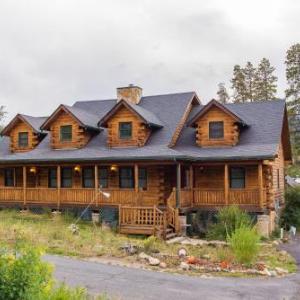 Bear Creek Mining Lodge: Mountain Style Hot Tub