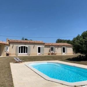 Inviting Villa in Bonnieux with Private Pool