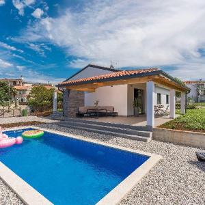 Villa in Novigrad with Private Pool and Beach