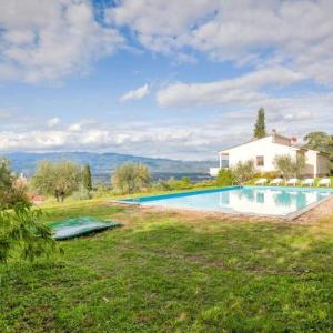 Scenic Holiday Home in Pergine Valdarno with Swimming Pool