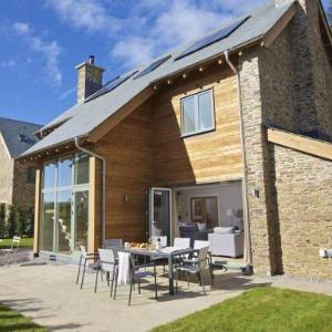 3 The Drive Hillfield Village