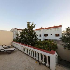 Two bedroom house with a private yard - Levante