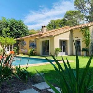 Superbe villa rénovée avec piscine privée en campagne de Saint-Rémy-de-Provence pour 8 personnes. LS1-236 VERDURO