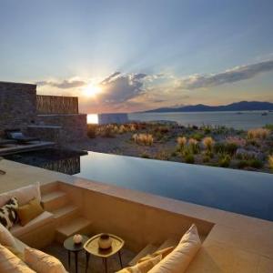 Bonzoe Suites & Villas