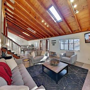 Aspen Valley Gem with Fireplaces & Balcony home