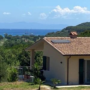 Flat in villa with large panoramic terrace (Ulivi)