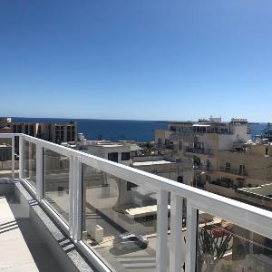 3. Luxury Sea View 2 bed Apartment close to Beach!