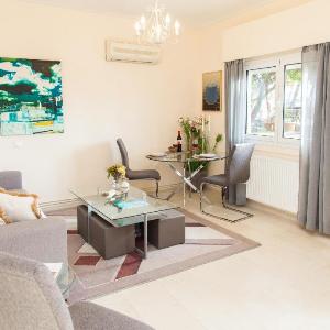 Glamorous Modern Aprt with 2BR in Palaio Faliro!