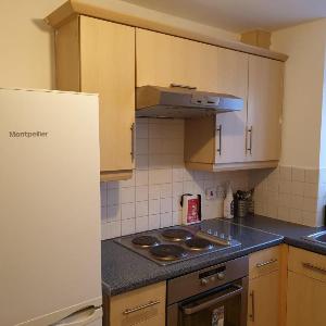 2 Bed Apartment B70 off M6 with free parking