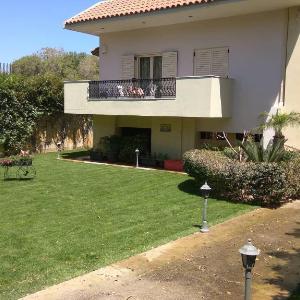 Spacious Garden Family Villa near the Beach