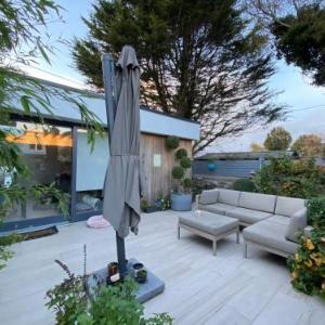 Superb Garden Room in the heart of Dalkey