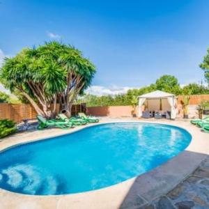 Cala Mesquida Holiday Home Sleeps 5 with Pool and WiFi