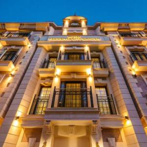 Residence City Garden - Certificate of Excellence Top 10 BEST Five-Stars City Hotels for 2024 awarded by HTIF