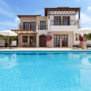 Villa in Kouklia Sleeps 6 with Pool and Air Con