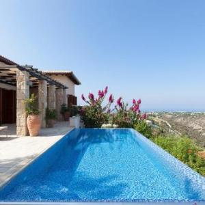 Villa in Kouklia Sleeps 4 includes Swimming pool and Air Con