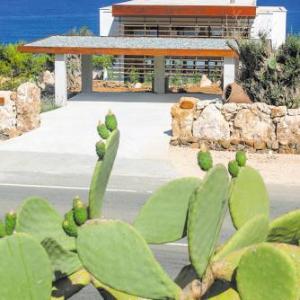 Pomos Villa Sleeps 8 with Pool and Air Con