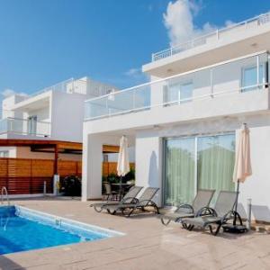 Villa in Pegeia Sleeps 6 includes Swimming pool and Air Con 1