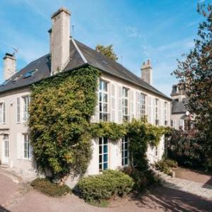 Bayeux Chateau Sleeps 18