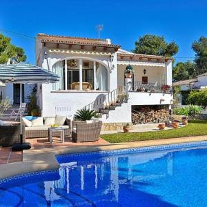 Moraira Villa Sleeps 4 with Pool and Air Con