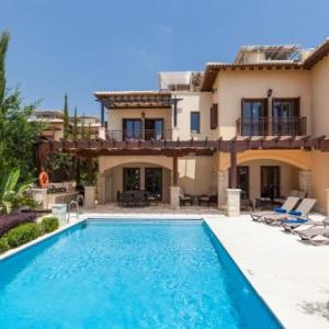 Villa in Kouklia Sleeps 6 includes Swimming pool and Air Con 0