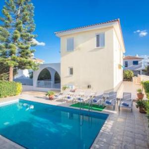 Paralimni Villa Sleeps 10 with Pool and Air Con